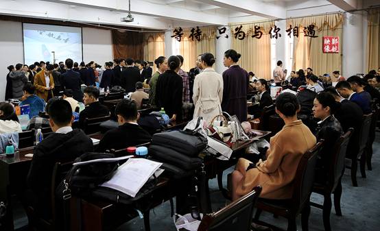 等待 只为与你相遇.jpg